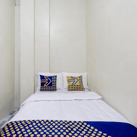 Spot On 93967 Hasna Guest House Syariah Kediri  Exterior foto