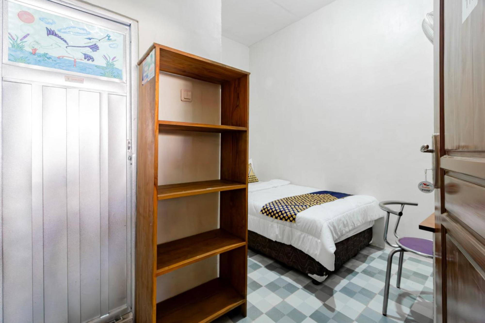 Spot On 93967 Hasna Guest House Syariah Kediri  Exterior foto
