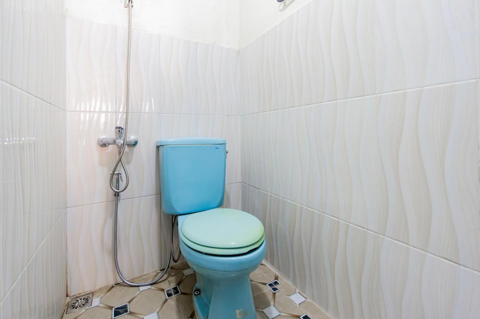 Spot On 93967 Hasna Guest House Syariah Kediri  Exterior foto