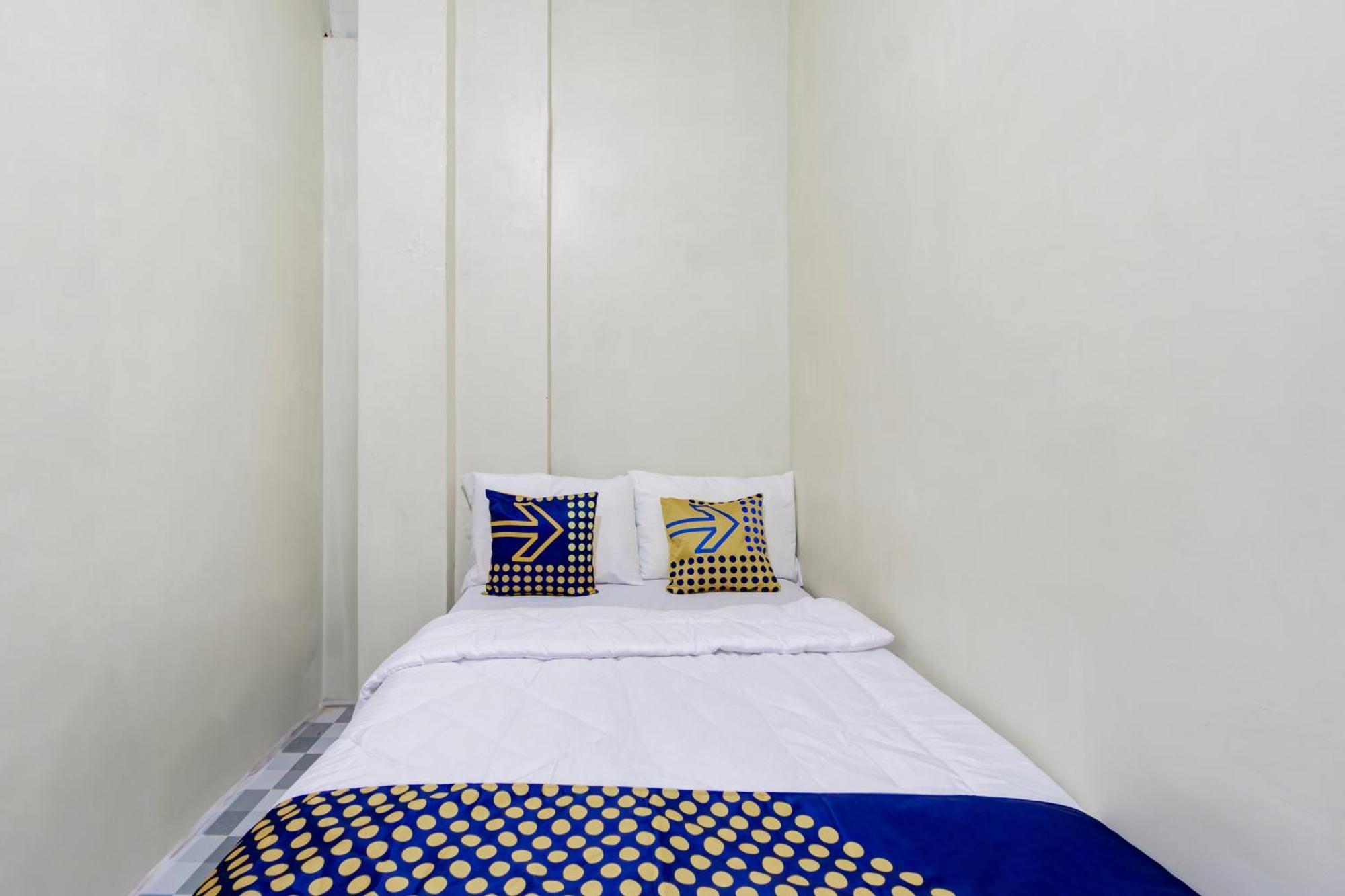 Spot On 93967 Hasna Guest House Syariah Kediri  Exterior foto
